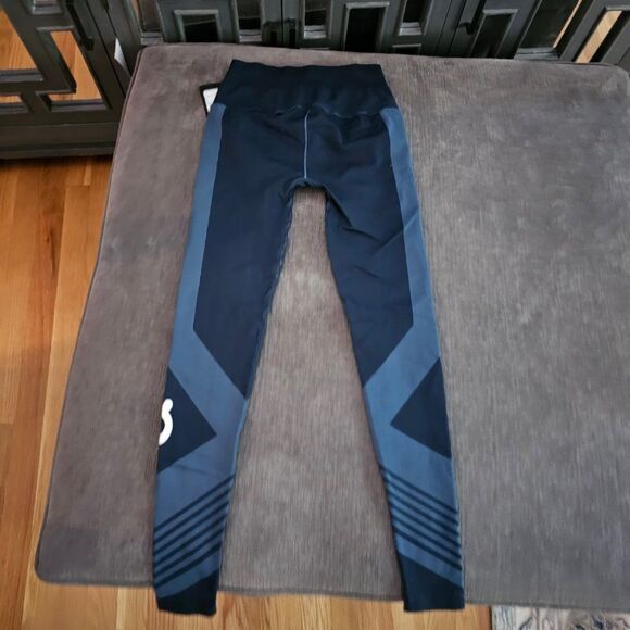 Peloton Women's Seamless logoLeggings Size Small - Picture 8 of 12